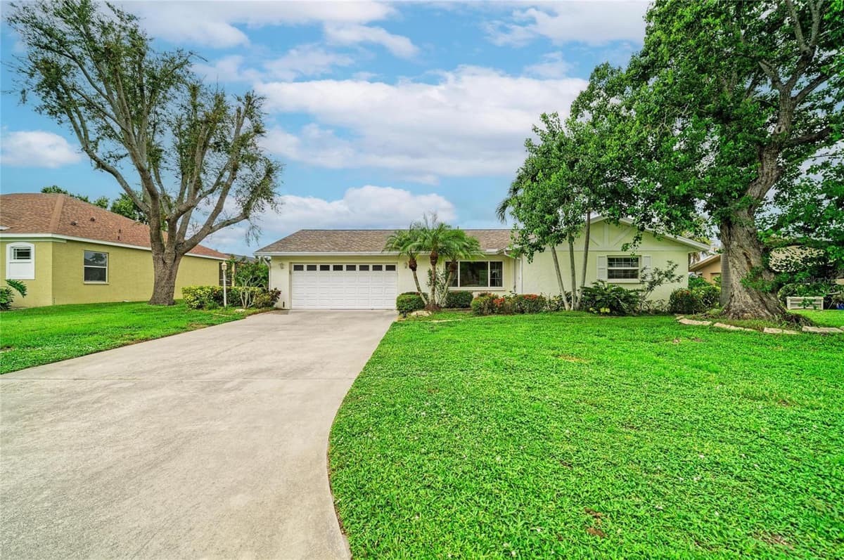 4723 PALM AIRE CIRCLE — photo 3 of 65