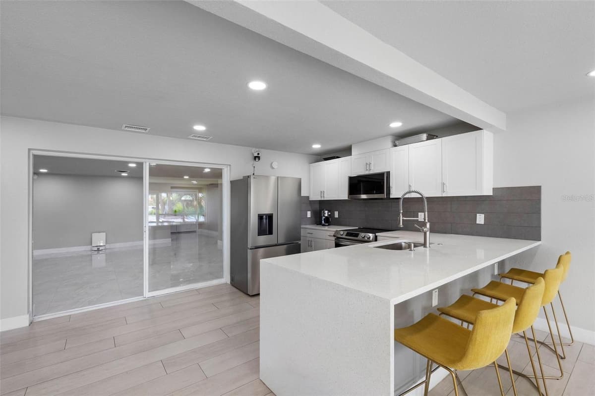 7032 MORNINGSTAR LANE — photo 3 of 87