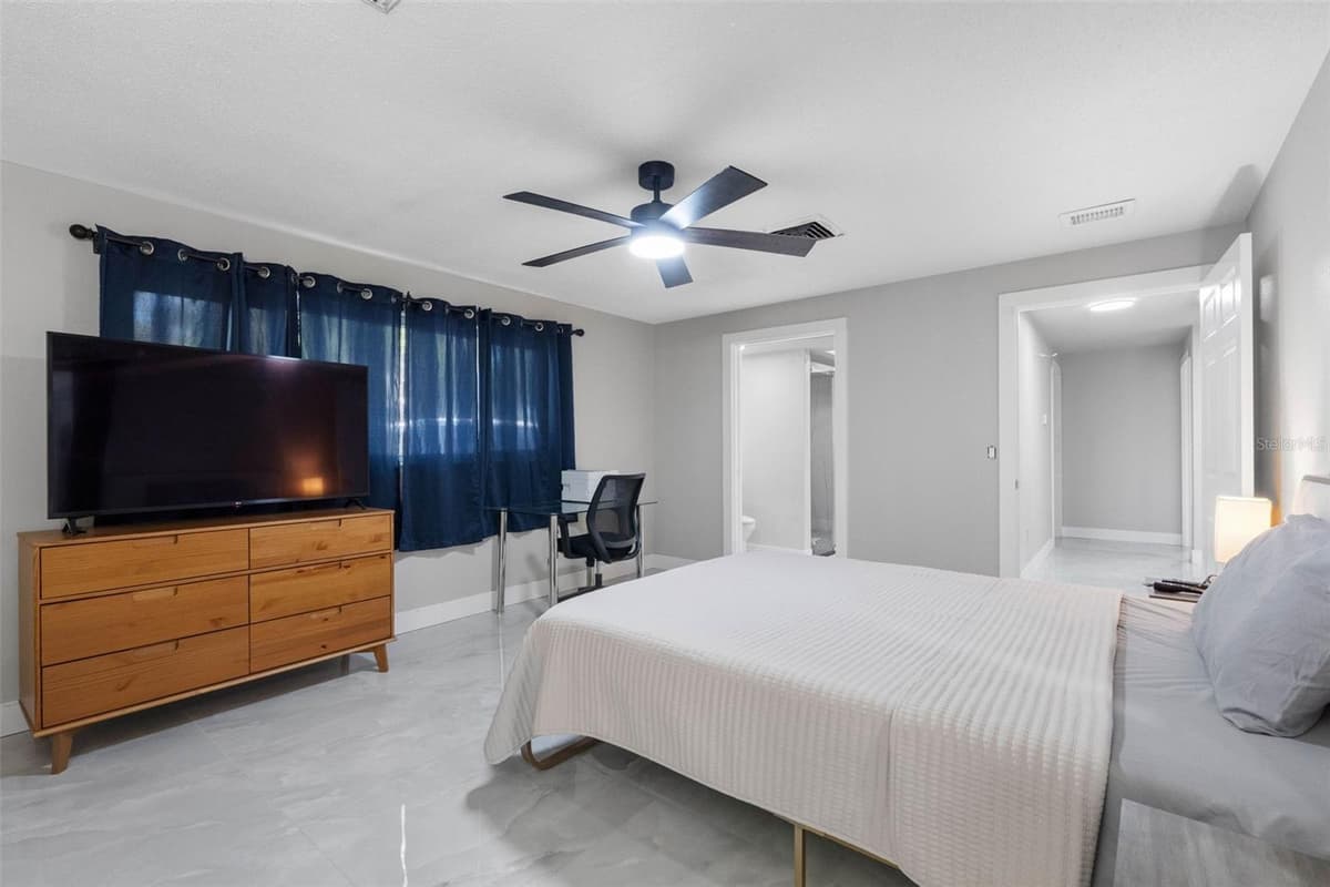 7032 MORNINGSTAR LANE — photo 4 of 87