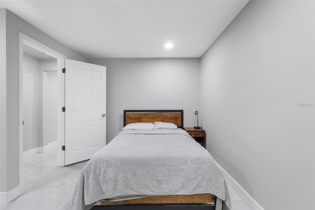 7032 MORNINGSTAR LANE — photo 30 of 87