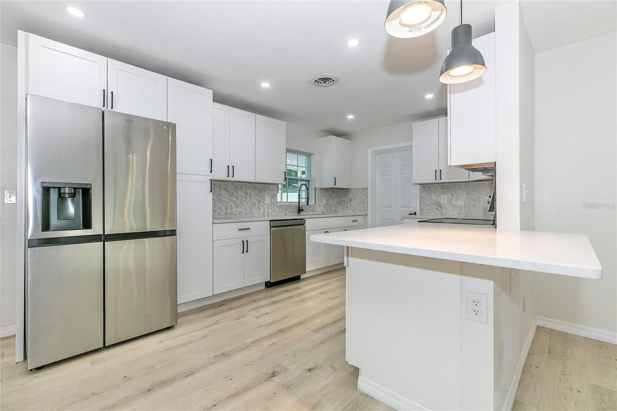 1842 PURITAN AVENUE — photo 13 of 28