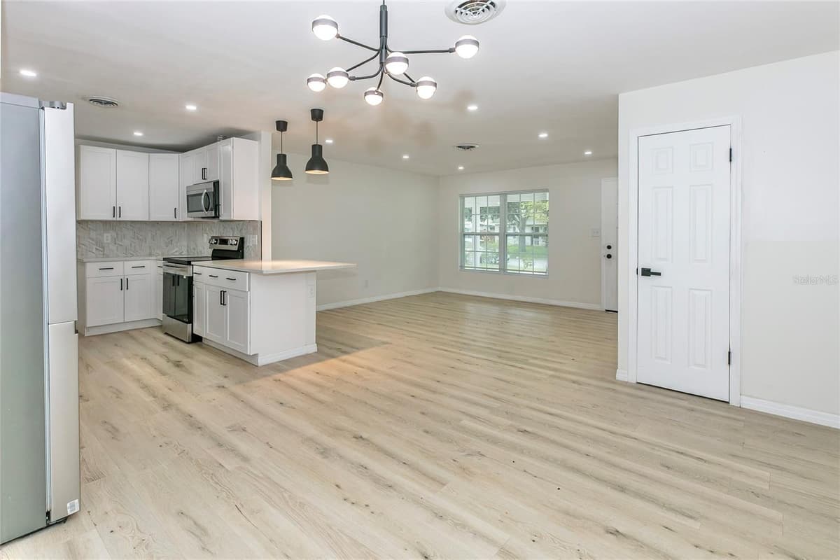 1842 PURITAN AVENUE — photo 11 of 28