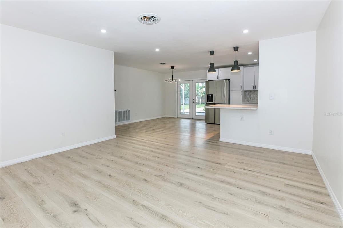 1842 PURITAN AVENUE — photo 6 of 28