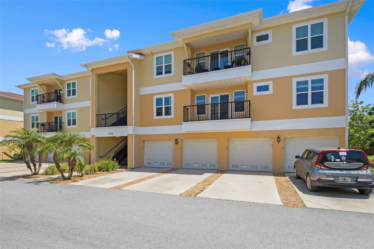 5064 ROYAL PALMS WAY — photo 3 of 89