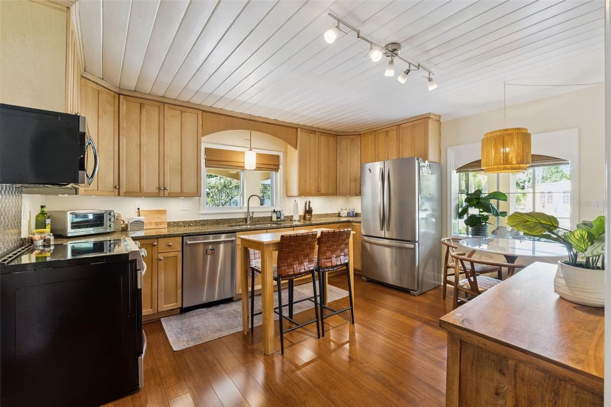 497 VALENCIA STREET — photo 11 of 34