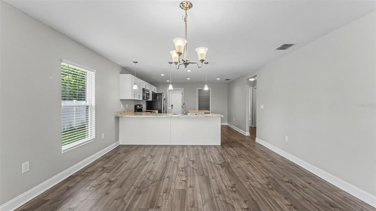 902 VERMONT AVENUE — photo 7 of 35