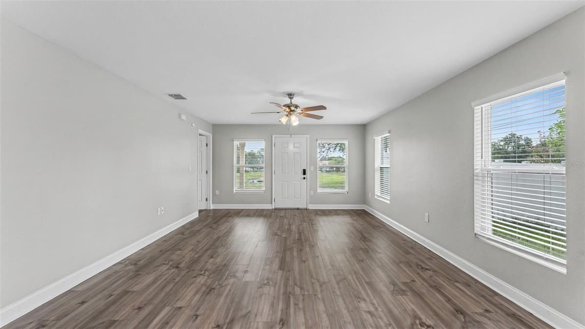902 VERMONT AVENUE — photo 6 of 35