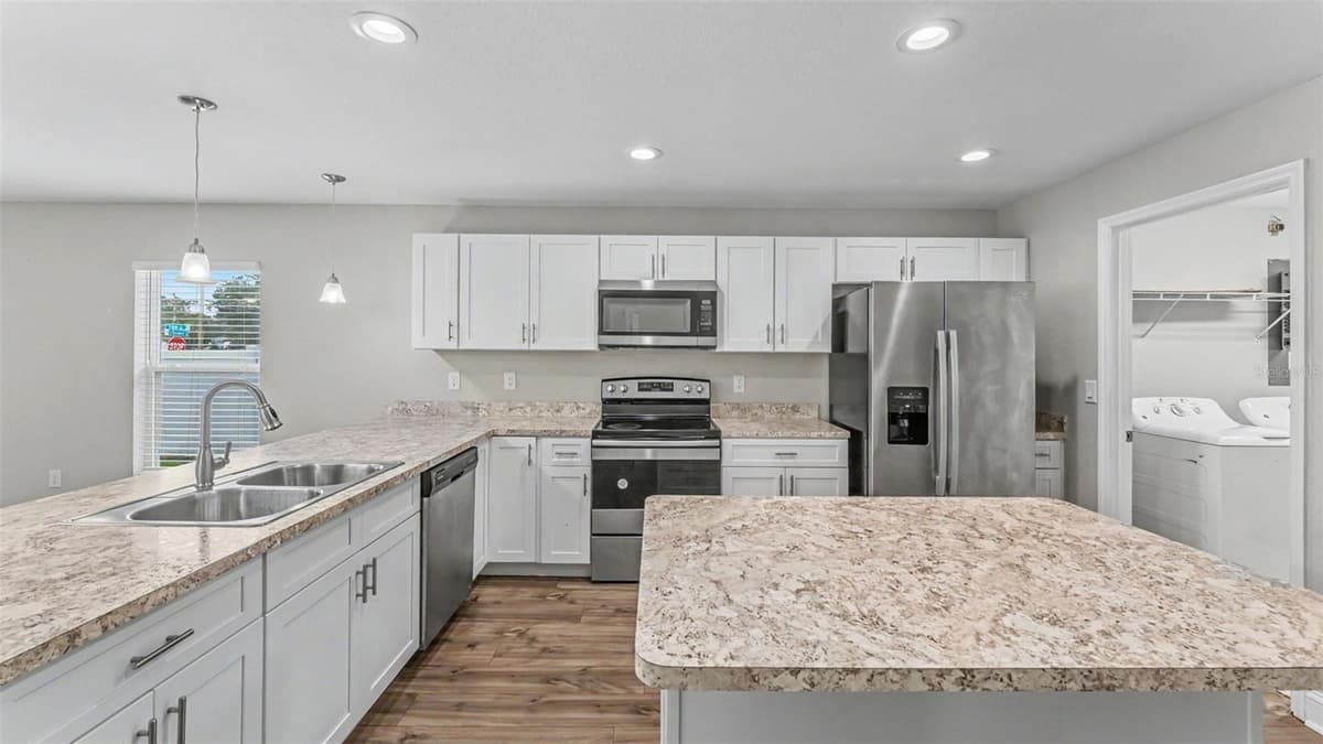 902 VERMONT AVENUE — photo 12 of 35