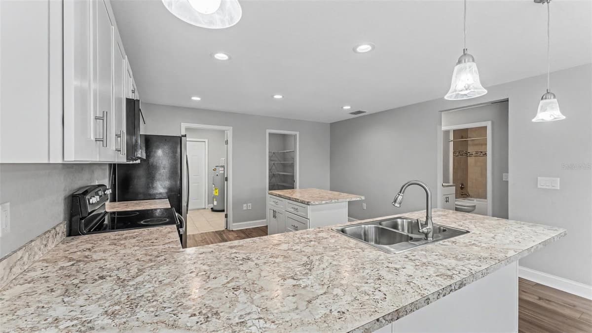 902 VERMONT AVENUE — photo 10 of 35