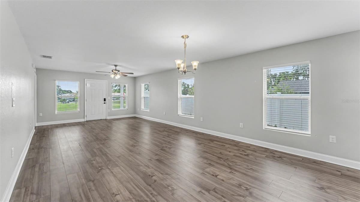 902 VERMONT AVENUE — photo 8 of 35