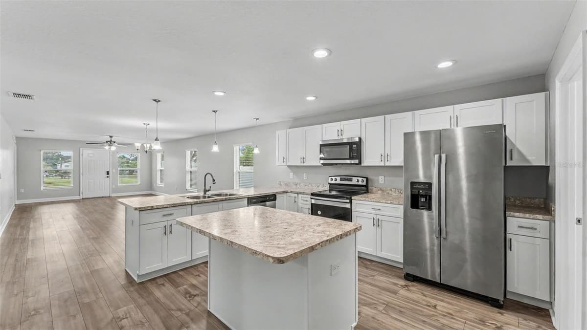 902 VERMONT AVENUE — photo 11 of 35