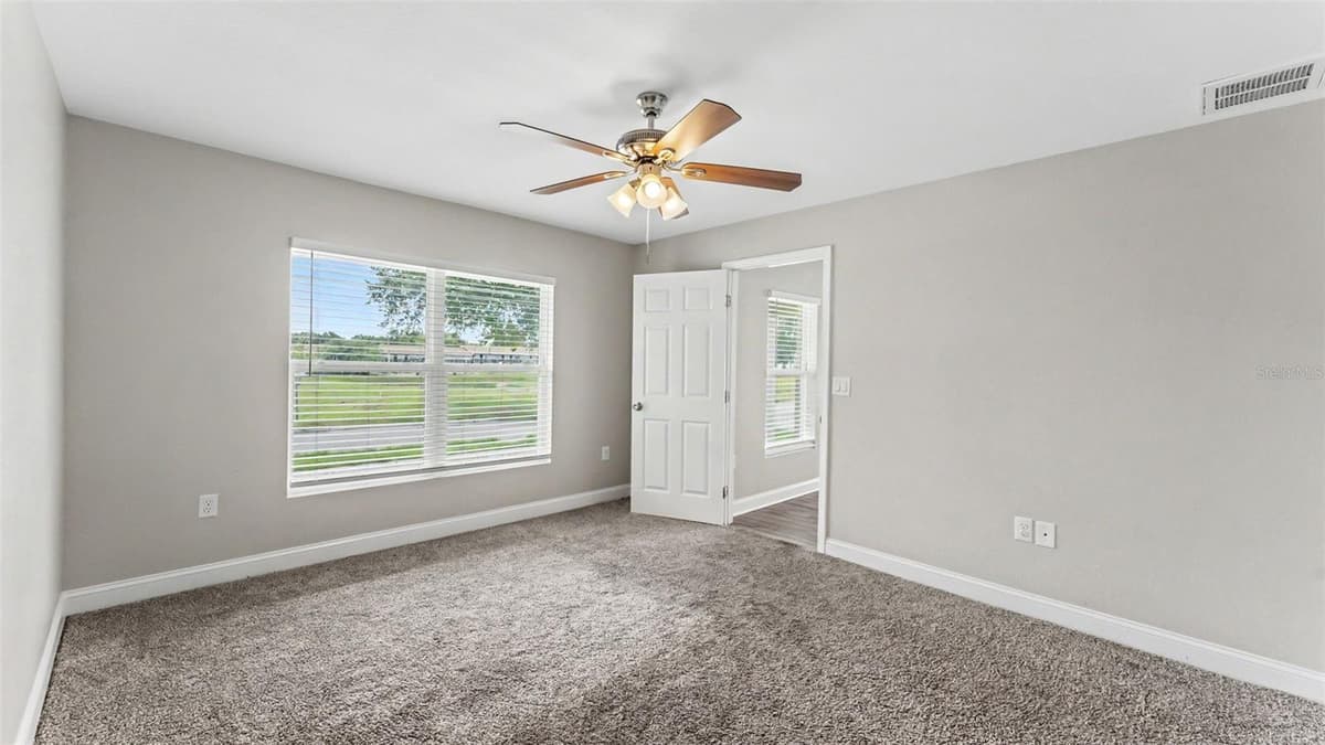 902 VERMONT AVENUE — photo 17 of 35