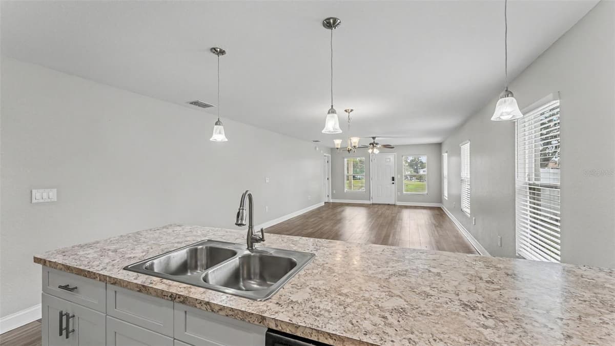 902 VERMONT AVENUE — photo 15 of 35