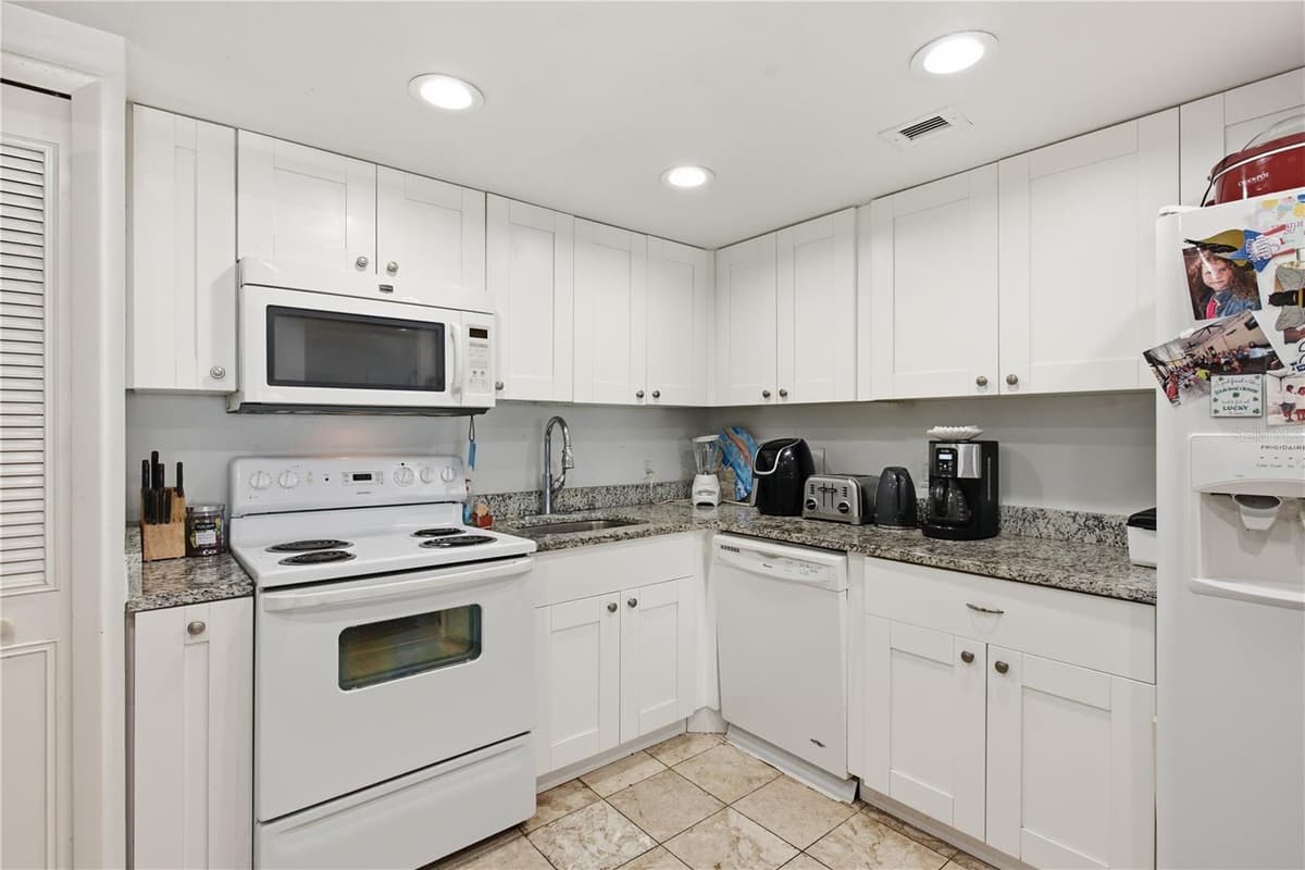 800 GULFVIEW BOULEVARD — photo 18 of 48
