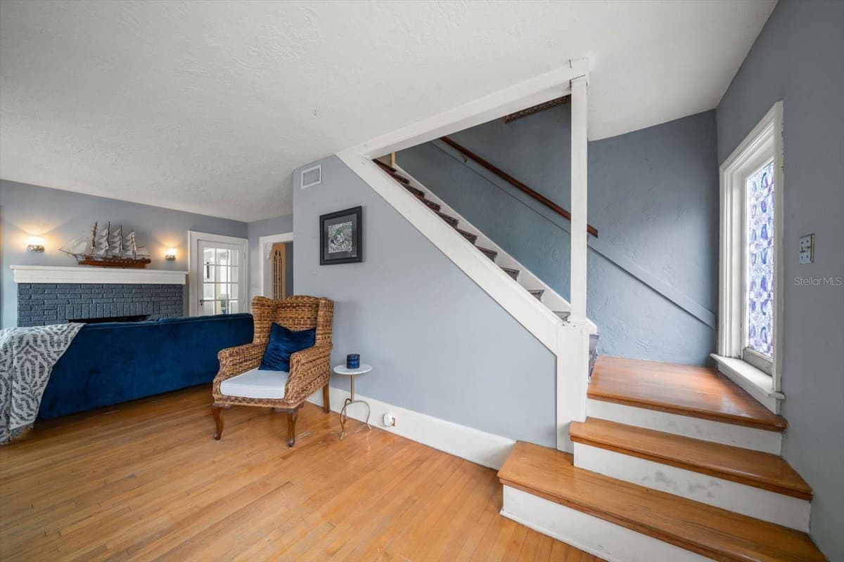 310 LINCOLN AVENUE — photo 9 of 53