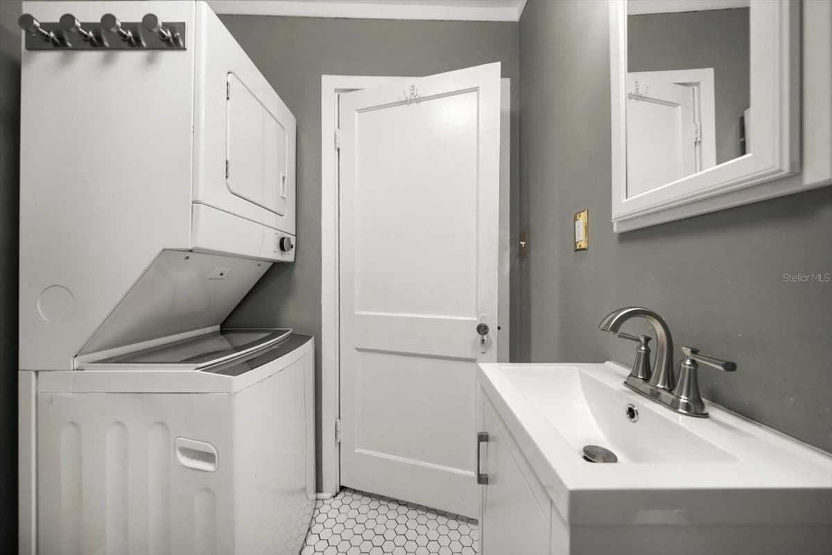 310 LINCOLN AVENUE — photo 27 of 53