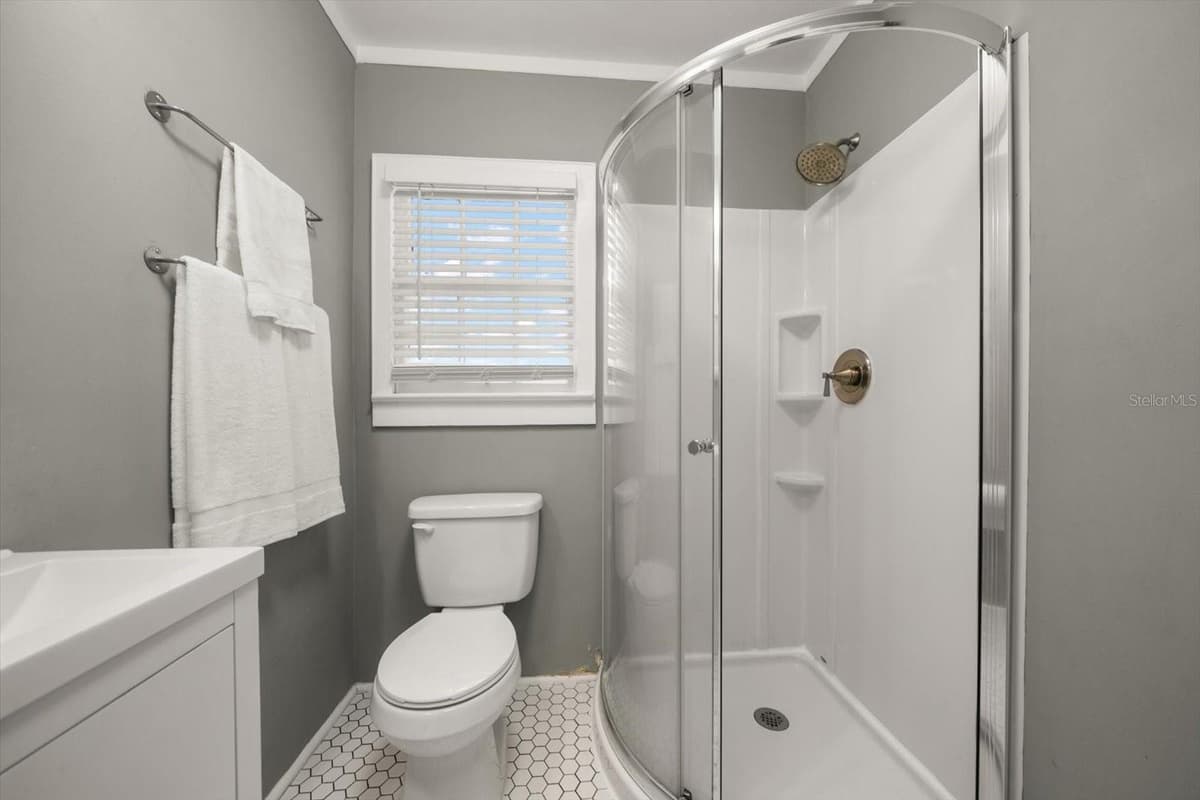 310 LINCOLN AVENUE — photo 22 of 53