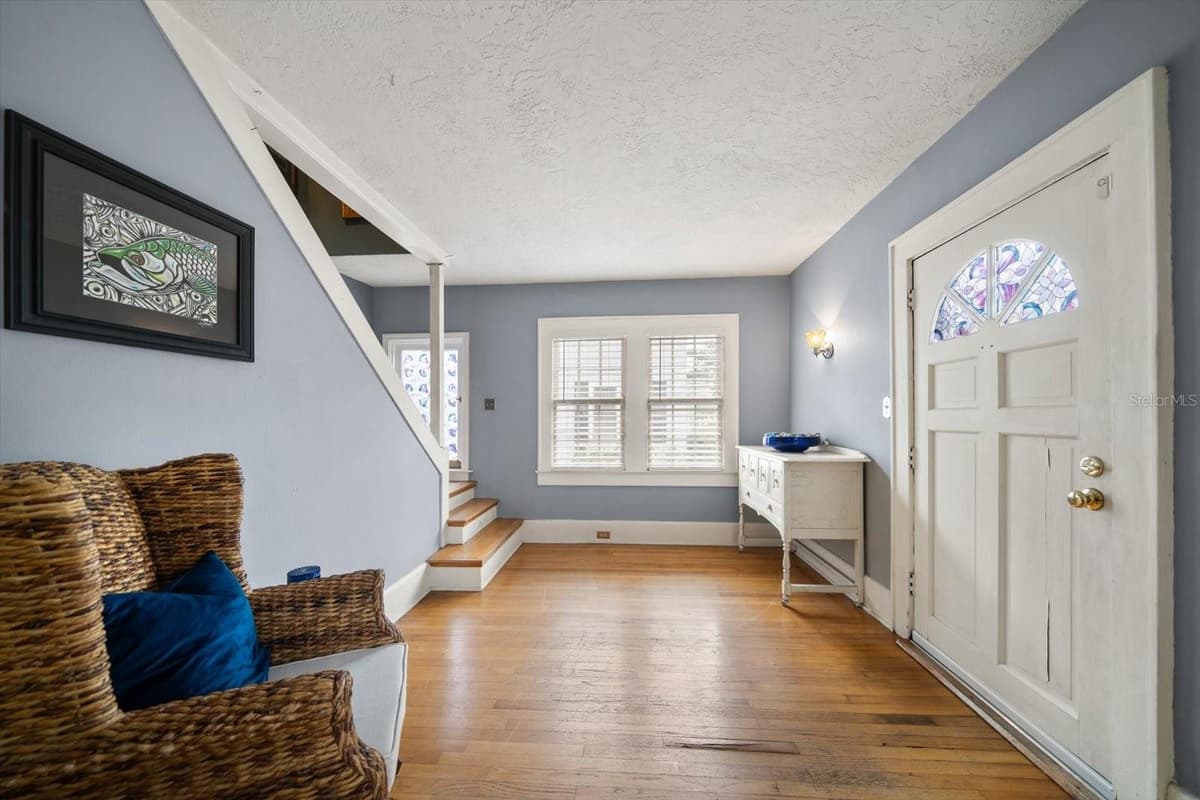 310 LINCOLN AVENUE — photo 8 of 53