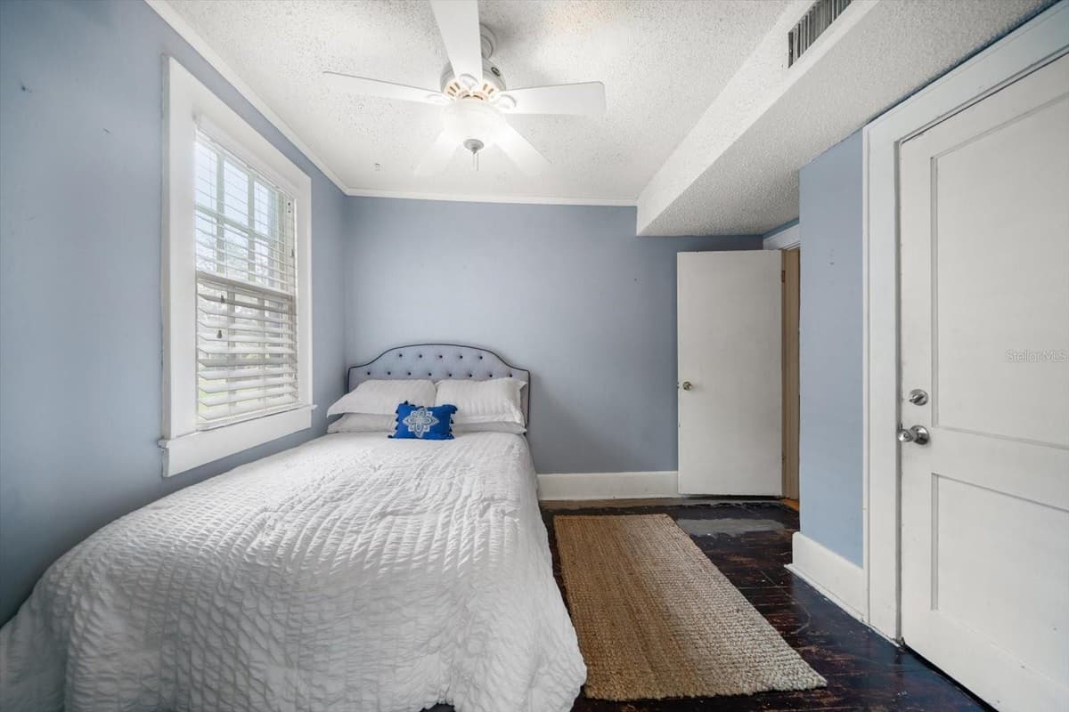 310 LINCOLN AVENUE — photo 25 of 53