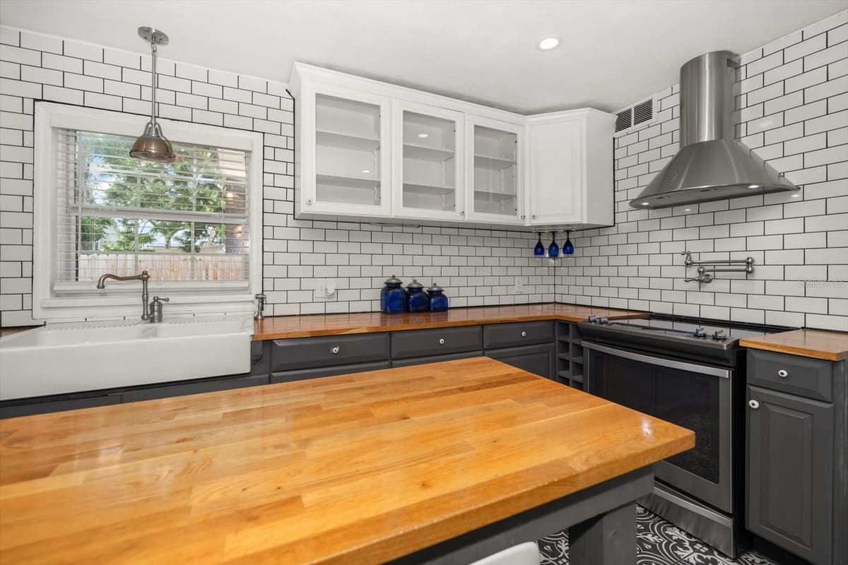 310 LINCOLN AVENUE — photo 15 of 53