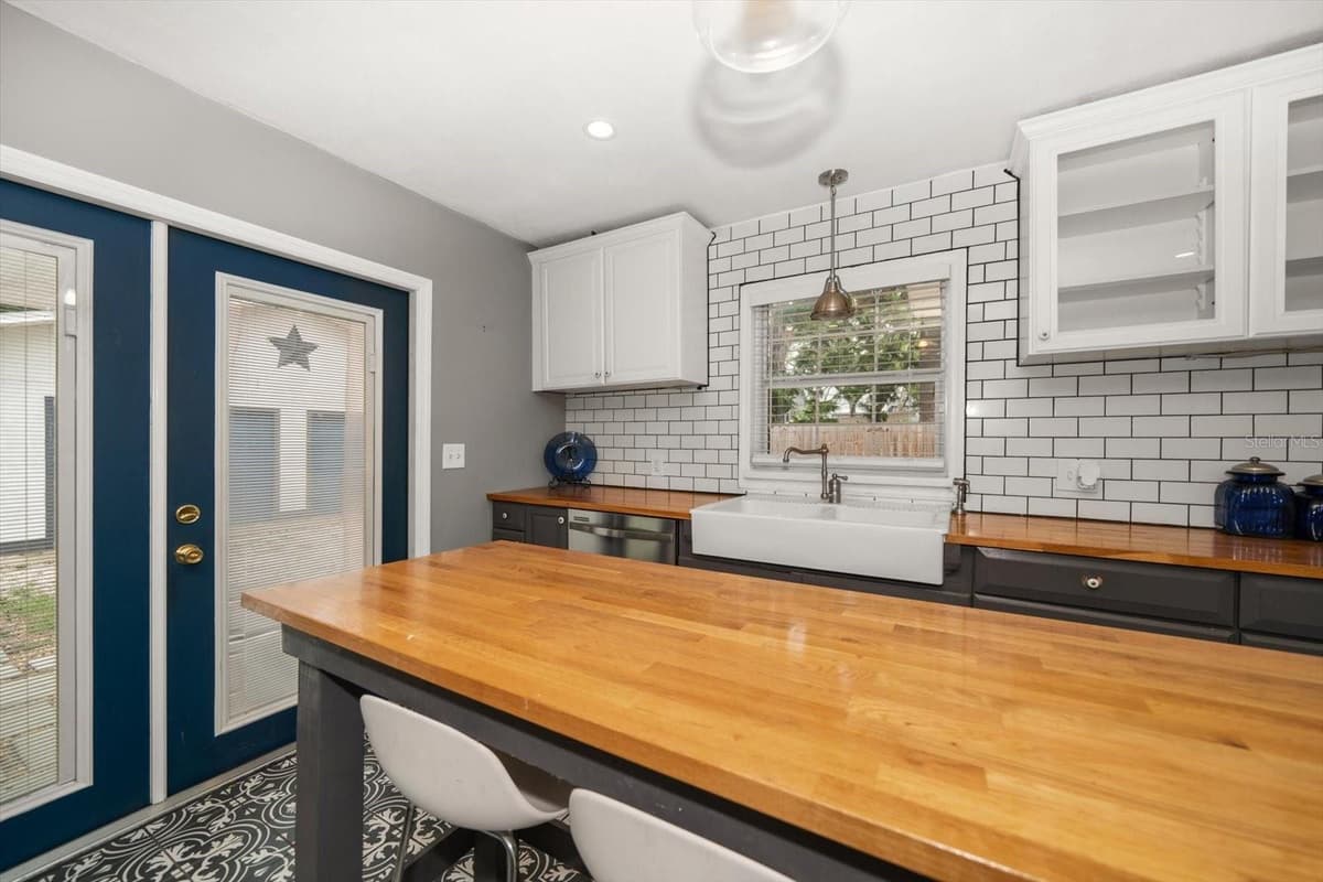310 LINCOLN AVENUE — photo 13 of 53