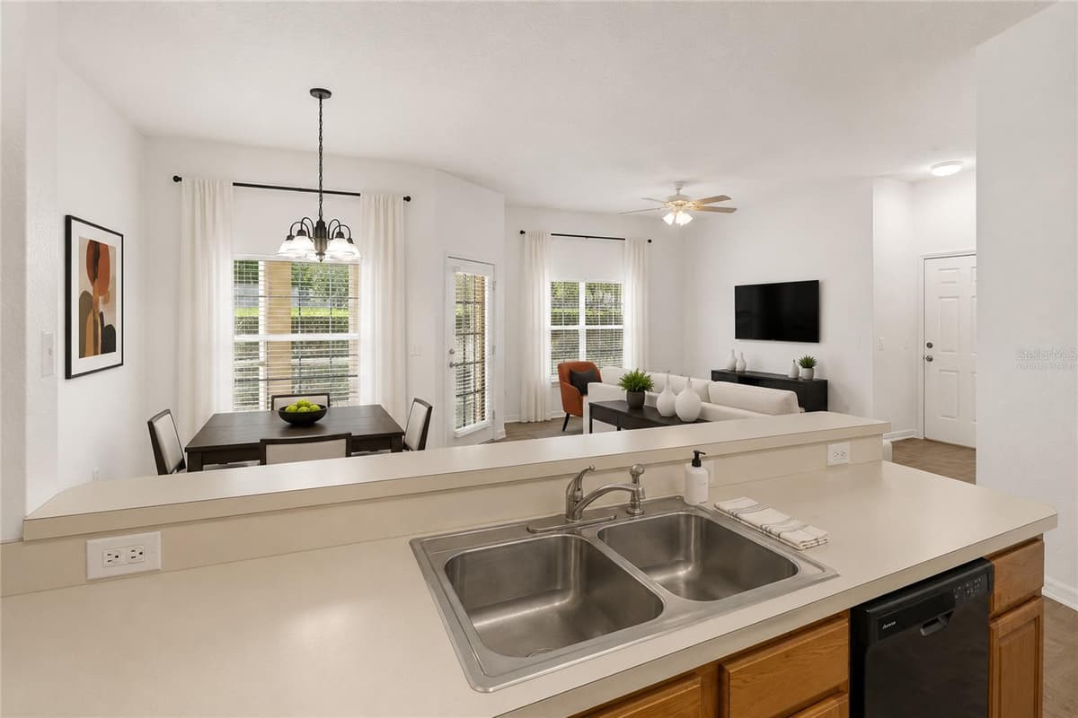 970 SPRING GARDEN AVENUE — photo 12 of 49