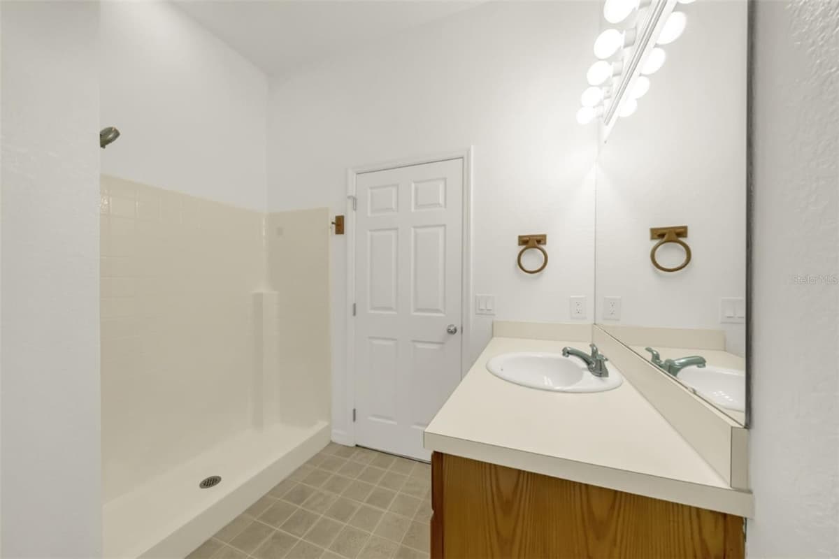 970 SPRING GARDEN AVENUE — photo 47 of 49