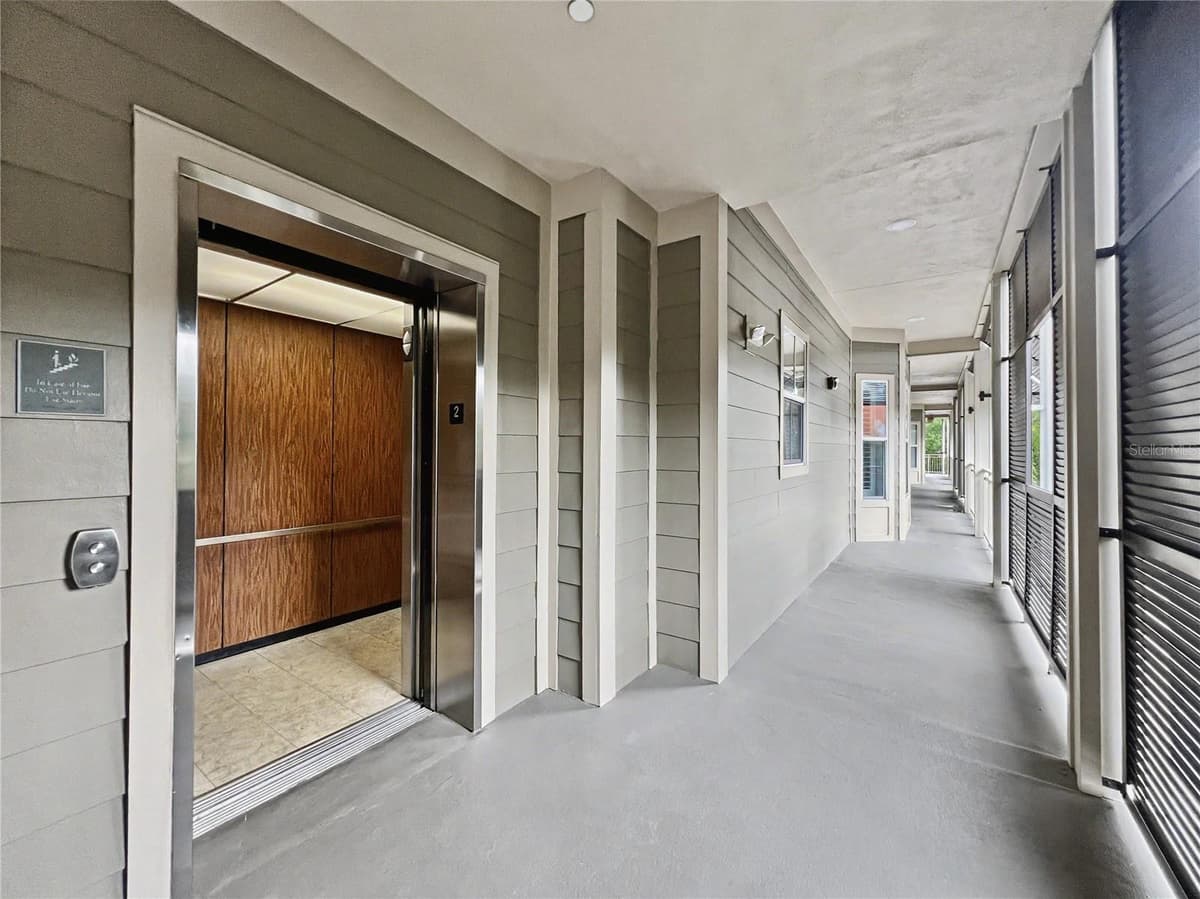 650 CAMPUS STREET — photo 33 of 49