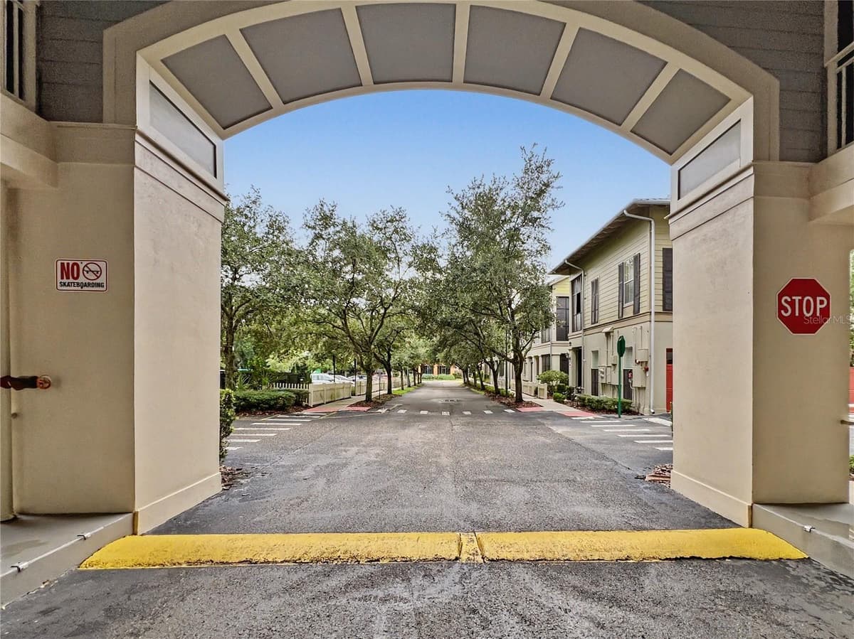 650 CAMPUS STREET — photo 40 of 49