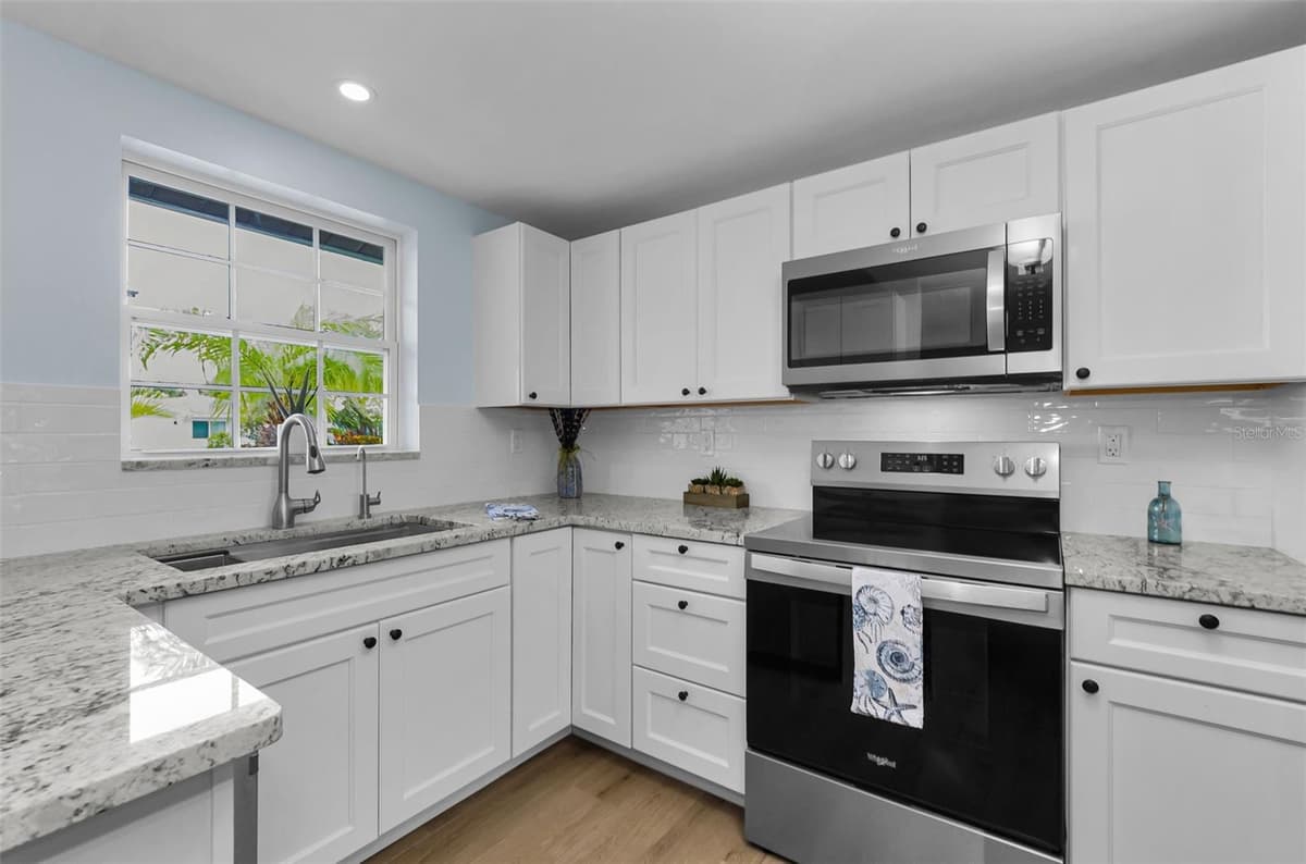 4946 BLUE HERON DRIVE — photo 18 of 87