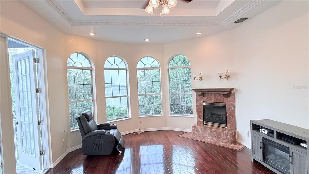 3187 SHORELINE DRIVE — photo 20 of 49