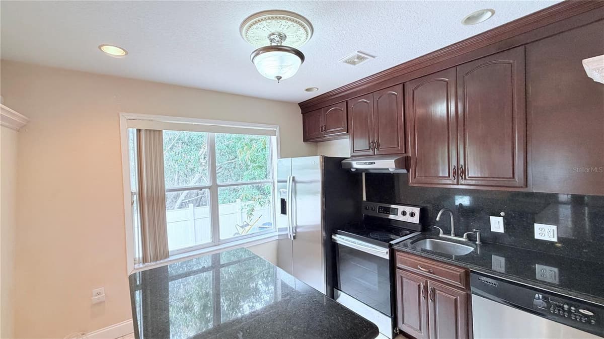 3187 SHORELINE DRIVE — photo 36 of 49