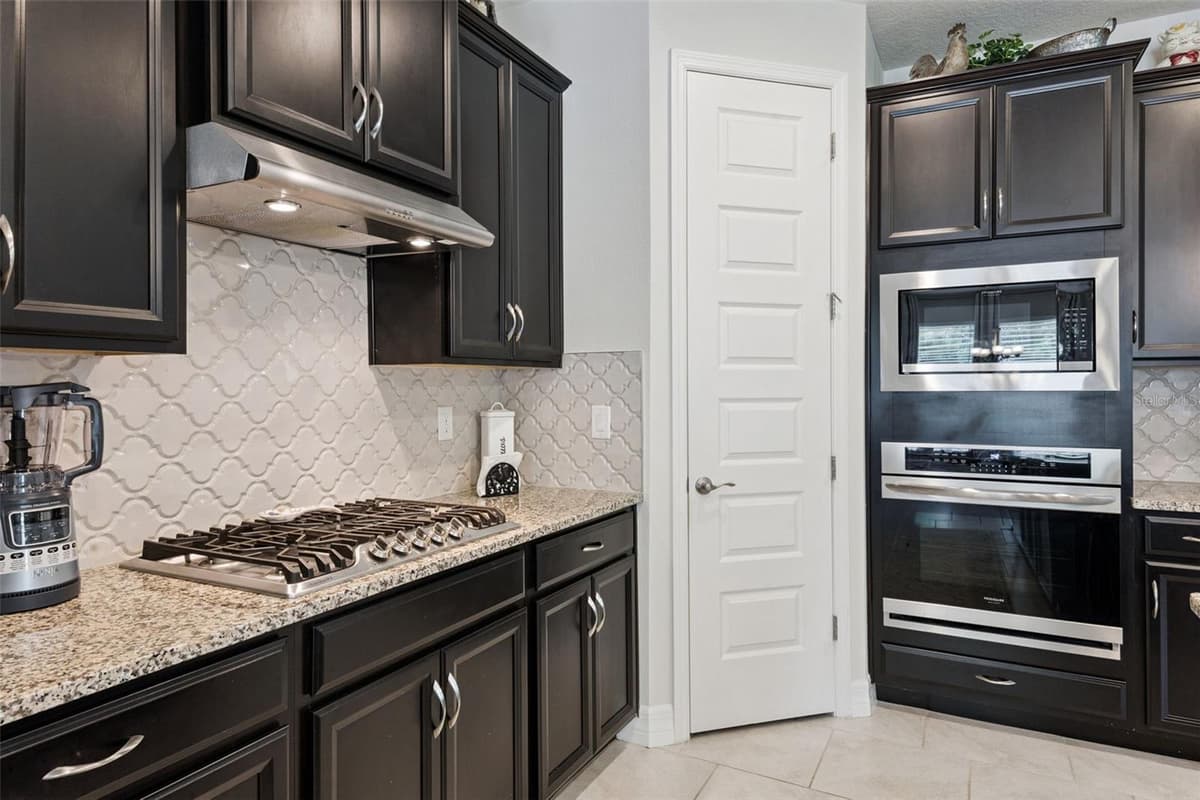 1048 WOOD DALE CIRCLE — photo 23 of 65