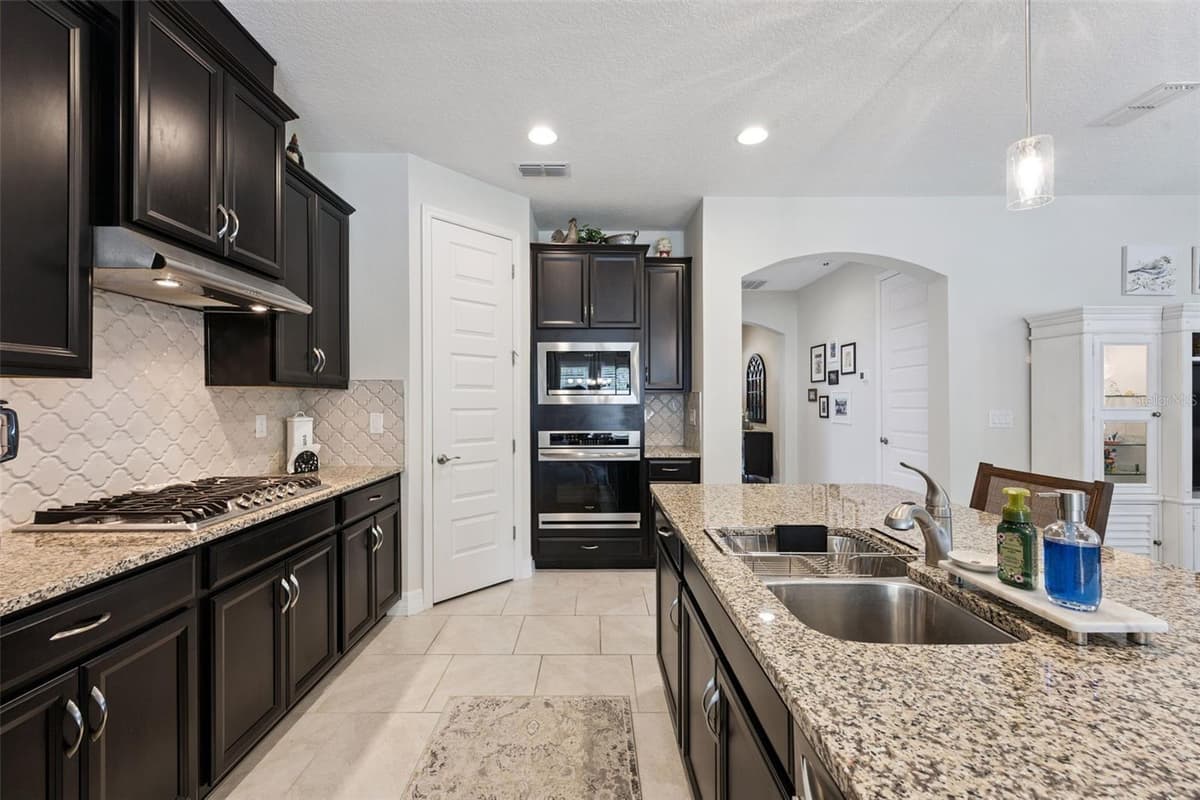 1048 WOOD DALE CIRCLE — photo 22 of 65