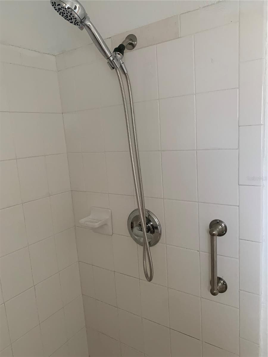 7014 HERSHEY WAY — photo 8 of 15