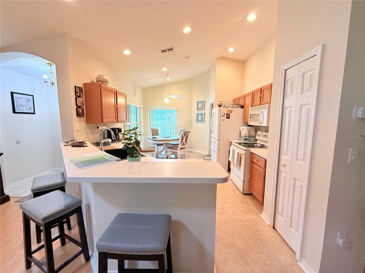 265 CENTER OAK CIRCLE — photo 13 of 67
