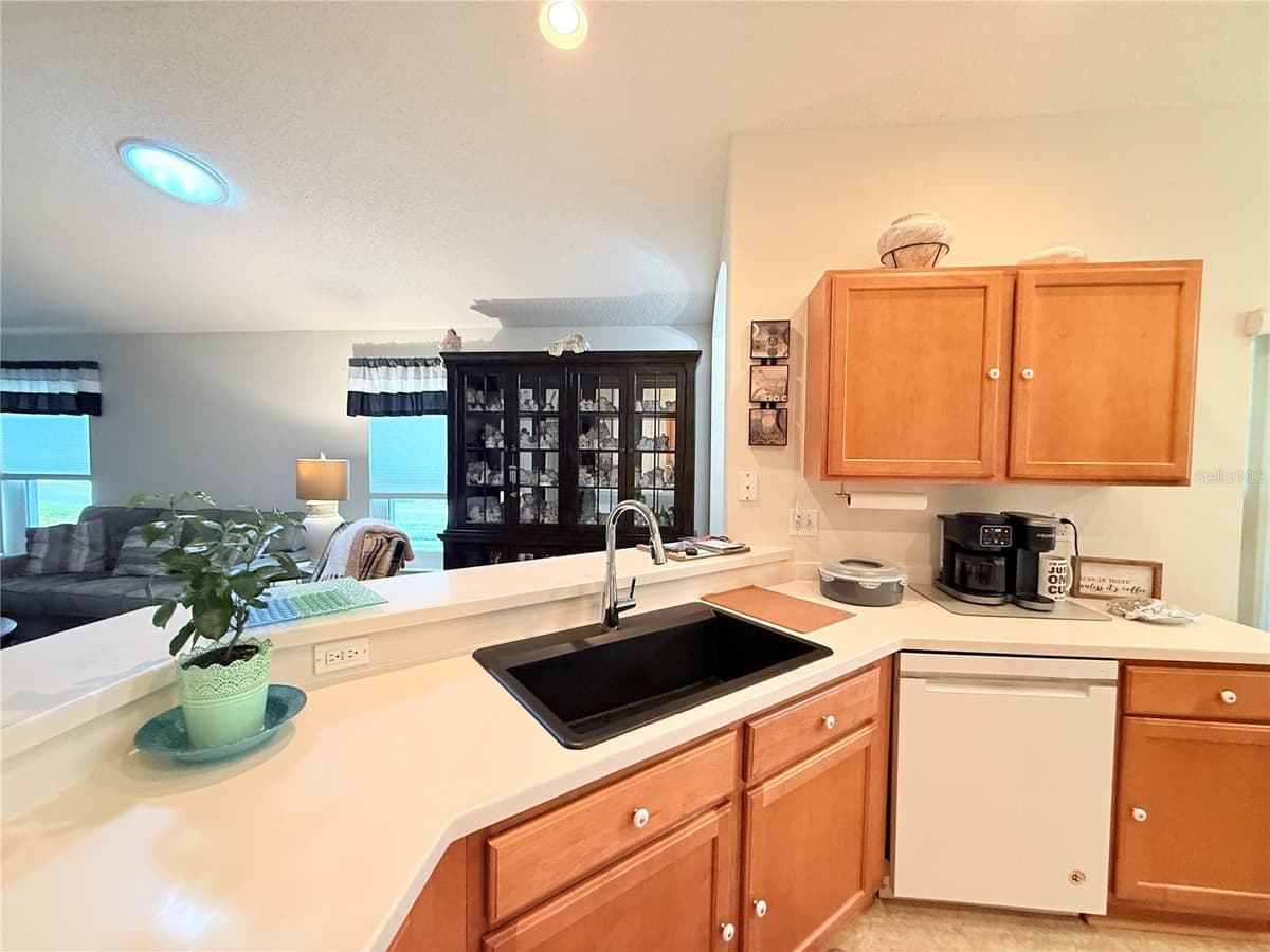 265 CENTER OAK CIRCLE — photo 8 of 67