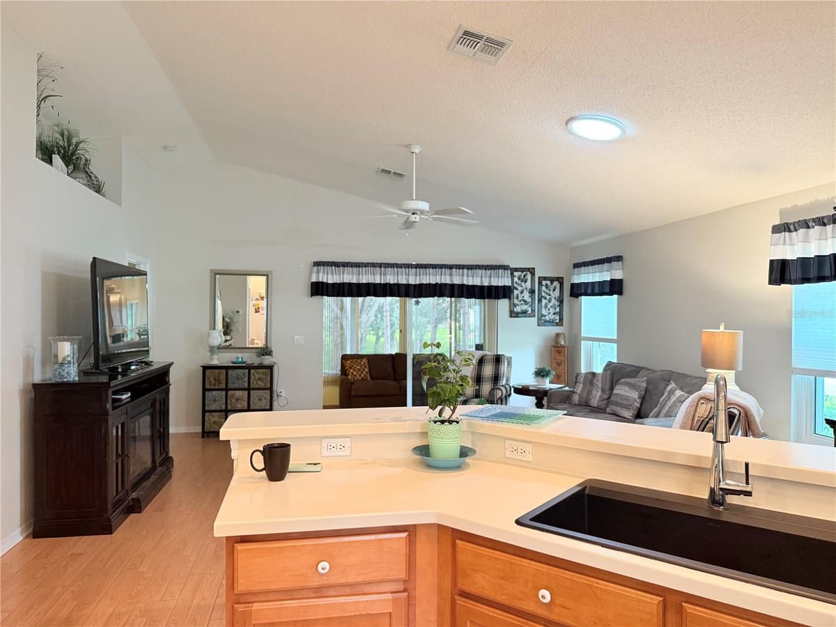 265 CENTER OAK CIRCLE — photo 9 of 67