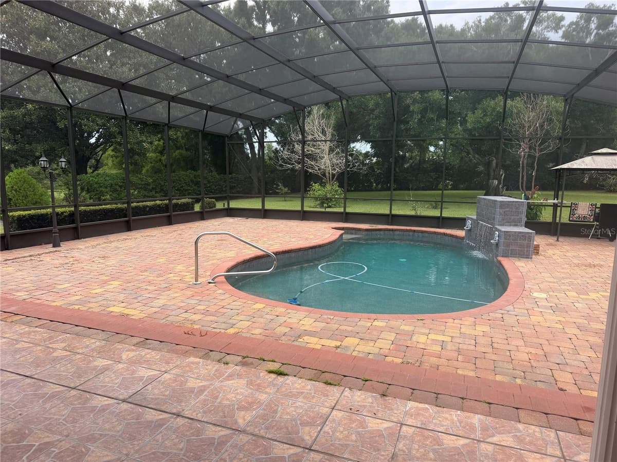1760 LAKE TERRACE DR — photo 16 of 31