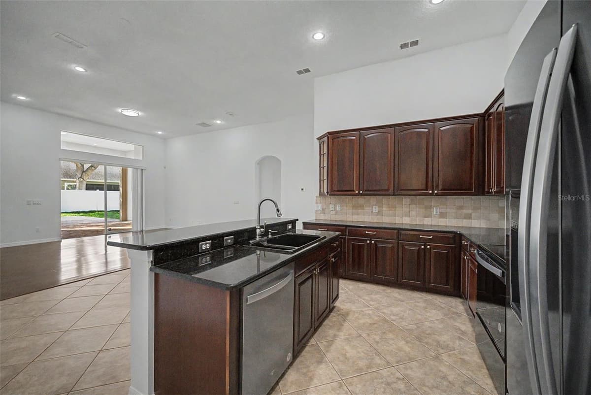 6208 TALARIA DRIVE — photo 9 of 40