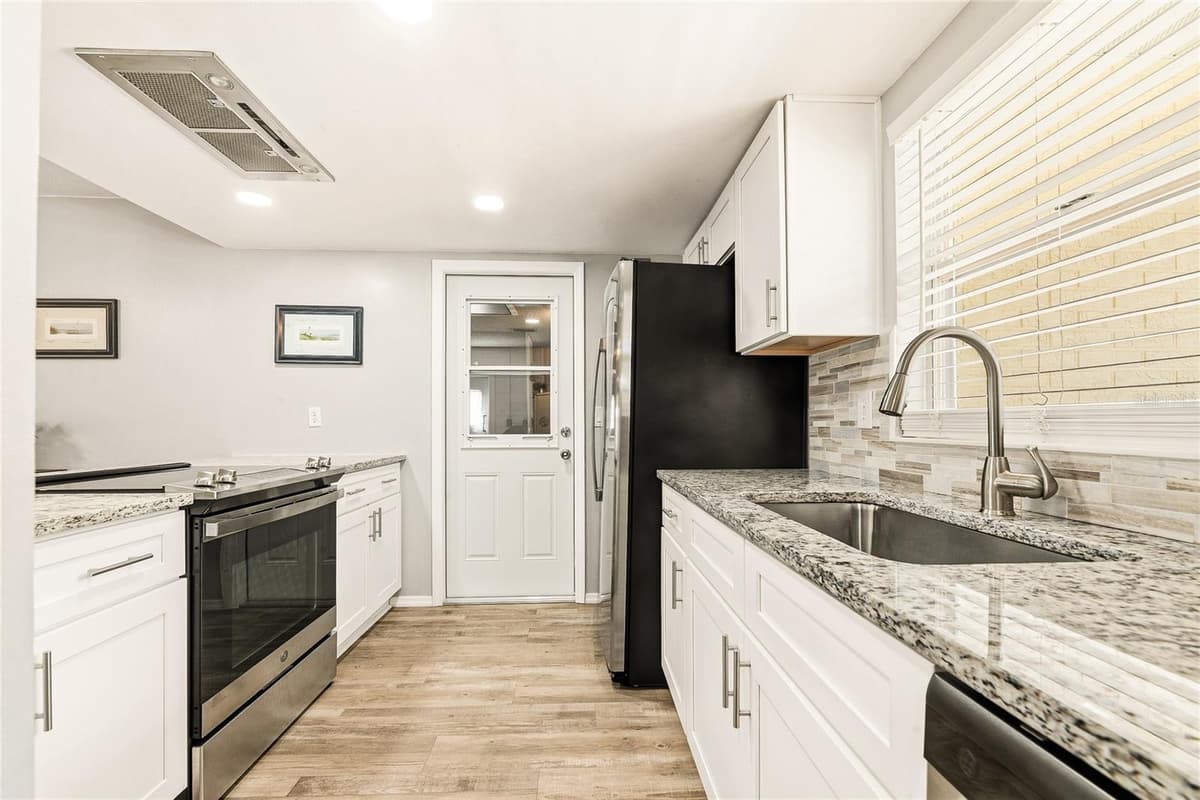 38 LAUREL OAKS CIRCLE — photo 4 of 26