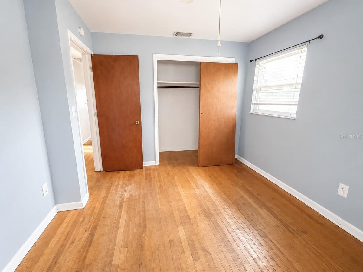 409 MONTGOMERY AVENUE — photo 4 of 9