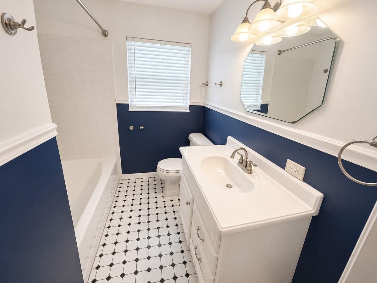 409 MONTGOMERY AVENUE — photo 5 of 9