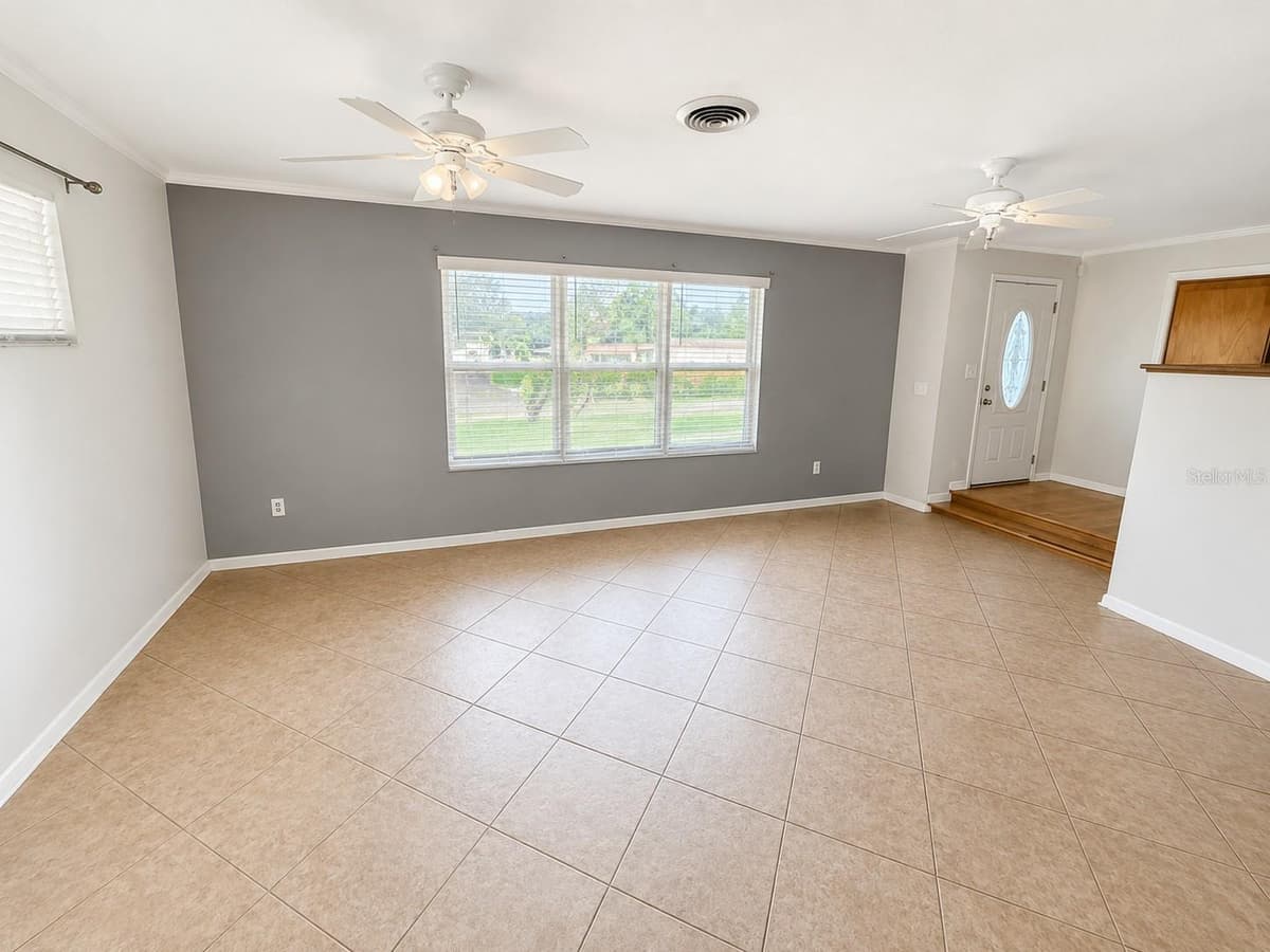 409 MONTGOMERY AVENUE — photo 3 of 9