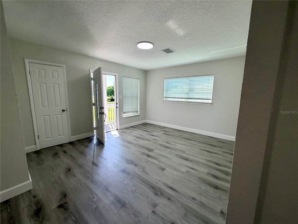 706 ROMANO AVENUE — photo 10 of 24