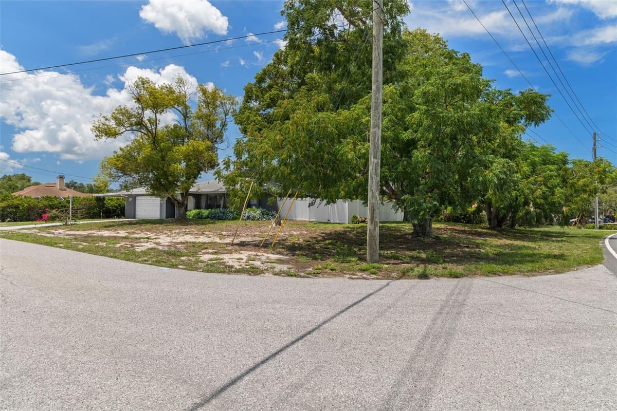 6480 INDIAN ROCK COURT — photo 4 of 36
