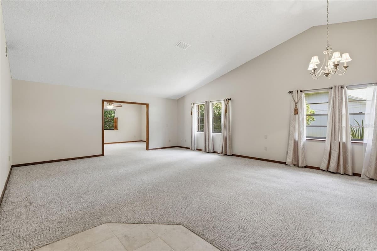 30 RAMBLEWOOD TRAIL — photo 4 of 19