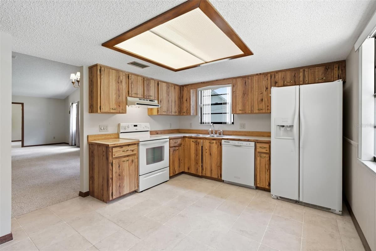 30 RAMBLEWOOD TRAIL — photo 3 of 19