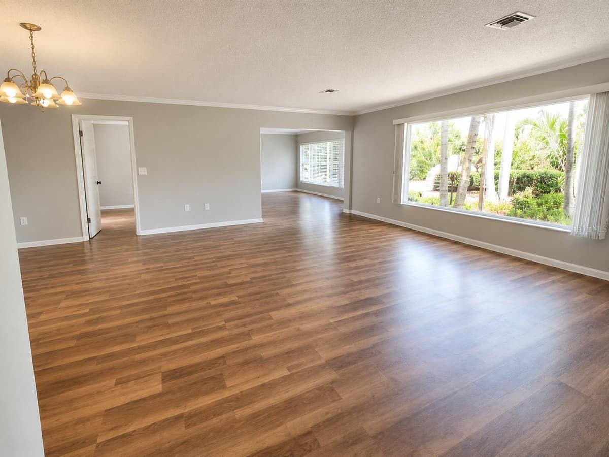 7708 2ND AVENUE — photo 7 of 26