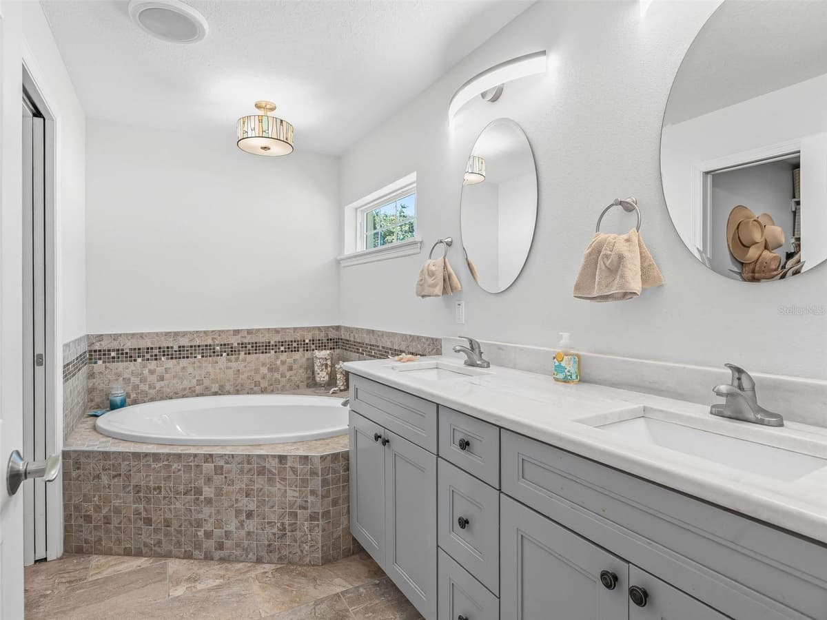 5331 GROVE MANOR — photo 14 of 43